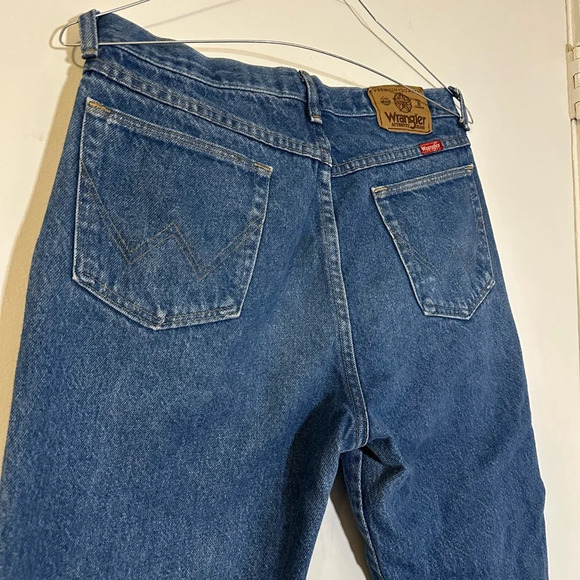 Vintage Wrangler Frayed Bottom Jeans. - Picture 3 of 10
